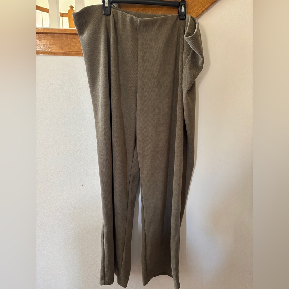 NWT Plus Sized Mango Ribbed Pull On Olive Green Pants - Women’s 4XL
